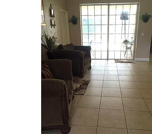 4th image of 421 Hamlin Ln