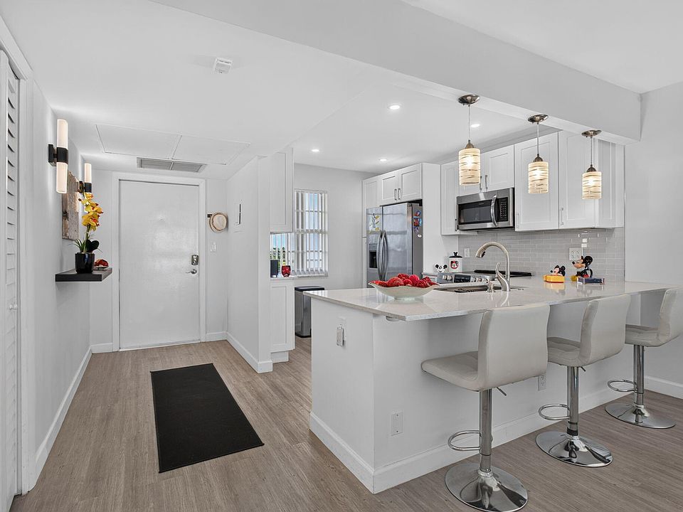 1st image of 575 Oaks Lane #709