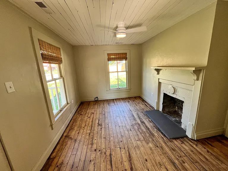 614 W Holt St — Photo 9