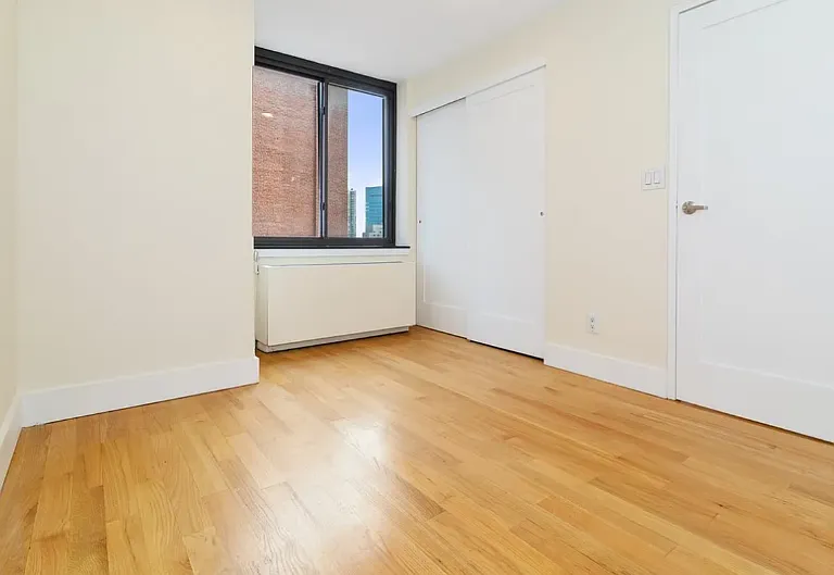 213 E 37th St #Penthouse 1 — Photo 8
