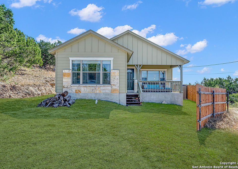 1st image of 428 Kings Dr