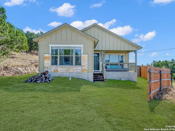 428 Kings Dr, Canyon Lake, TX 78133