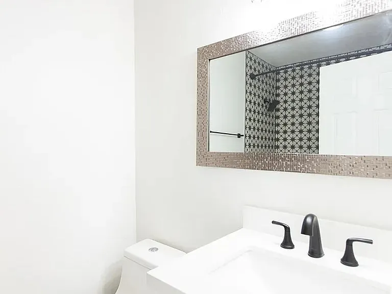 3111 E Clarendon Ave — Photo 10
