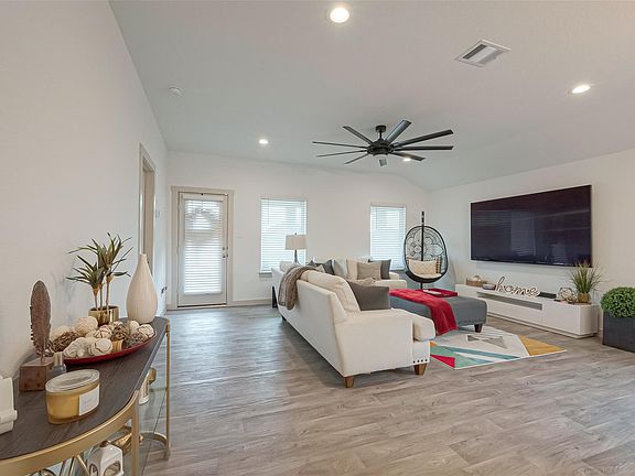 4th image of 17 Desert Spring Ln