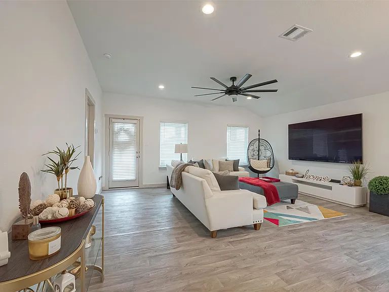 17 Desert Spring Ln — Photo 5
