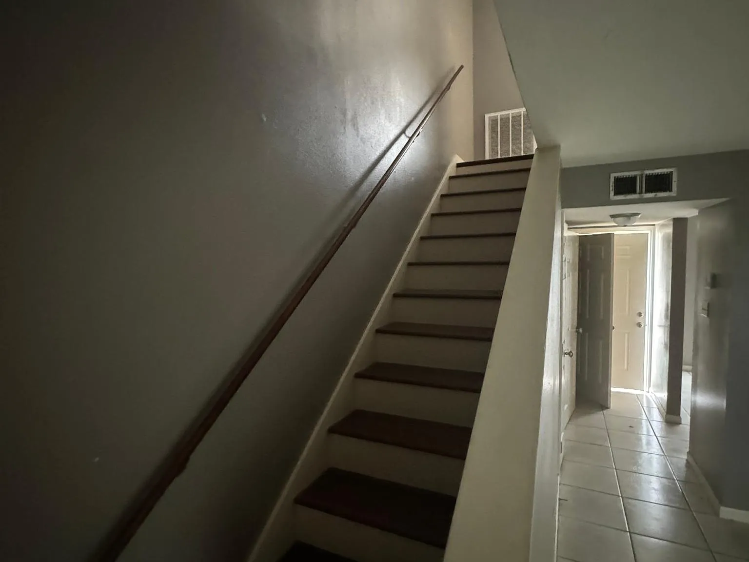 2 bed, 1.5 bath, 950 sqft, $995 — Photo 3