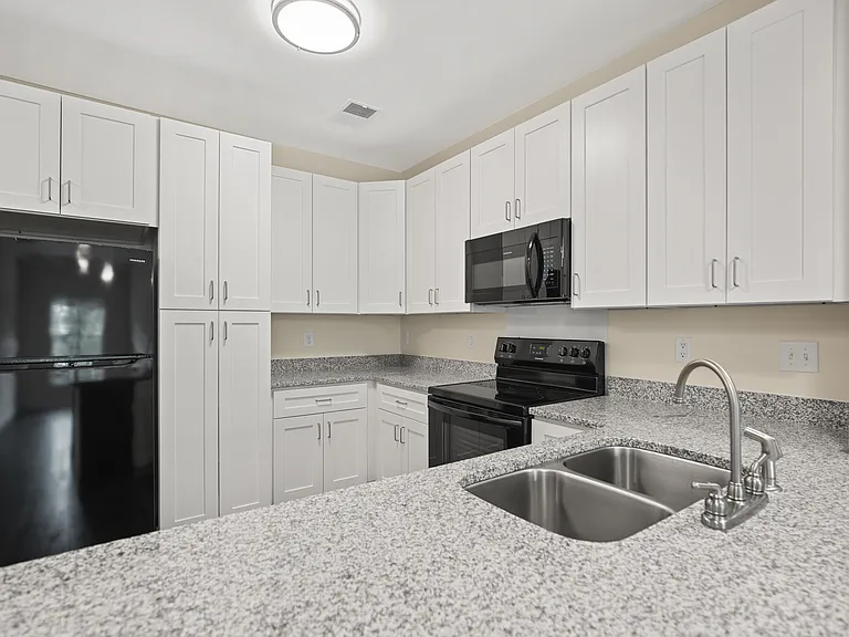 Oak Forest Pointe — Photo 7
