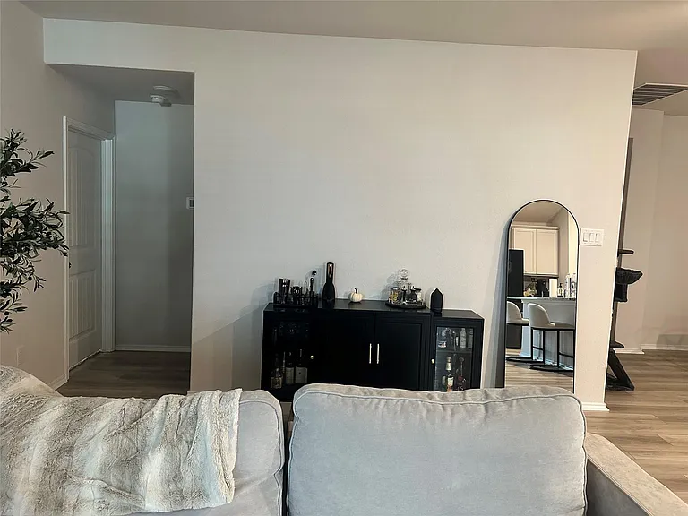 1009 Marvin Way — Photo 14