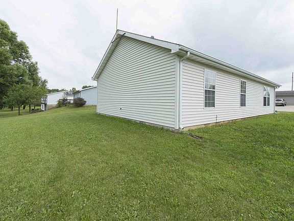 4th image of 776 Graber Ct