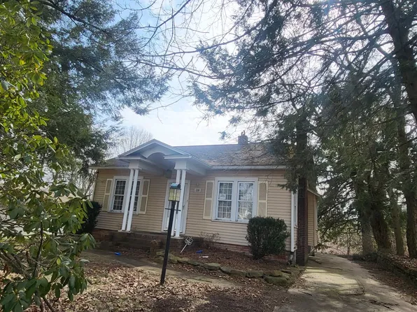 130 1st St, Darlington, PA 16115