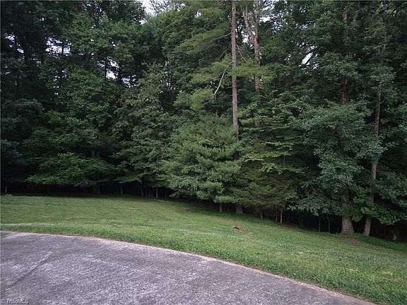 4th image of 905 Coffey Ave