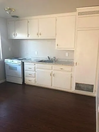 2 bed, 800 sqft, $1,900 — Photo 2