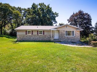 W263 Hillendale Dr, Oconomowoc, WI 53066