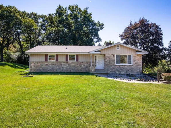 W263 Hillendale DRIVE, Oconomowoc, WI 53066