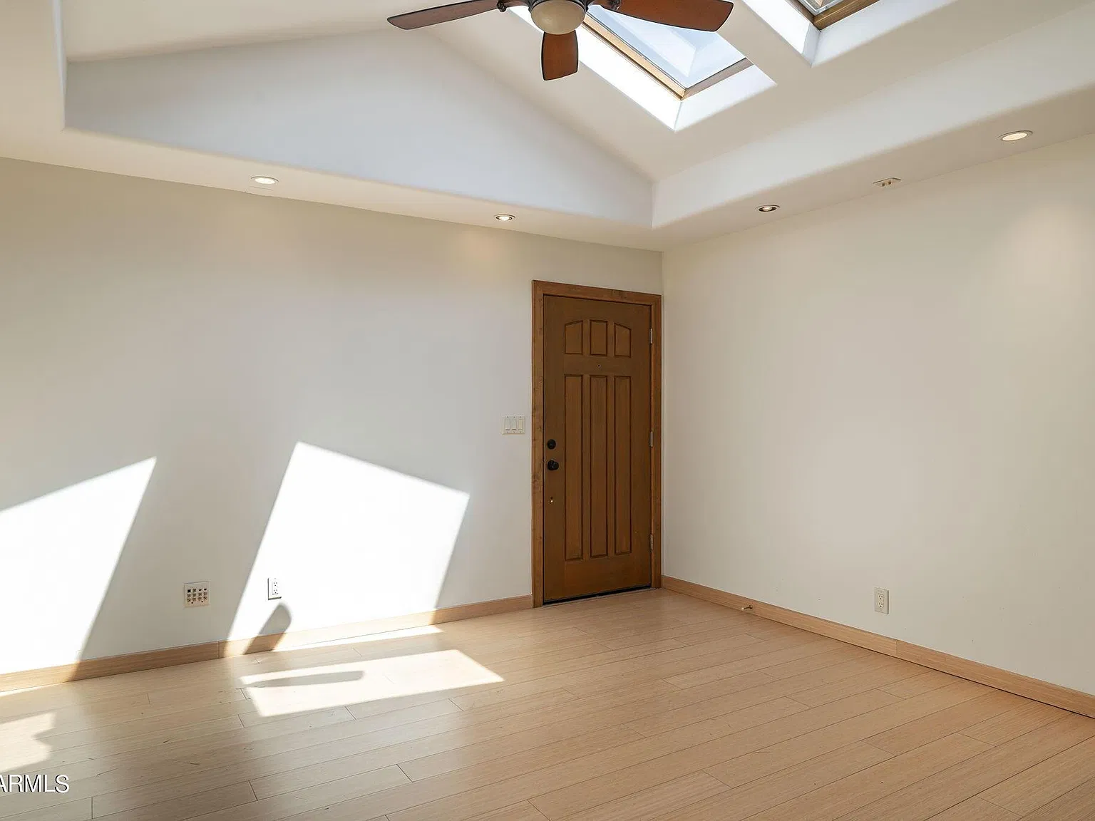 3 bed, 2.0 bath, $3,750 — Photo 4