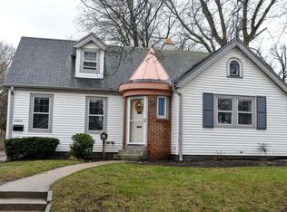 8351 Gridley Ave, Wauwatosa, WI 53213