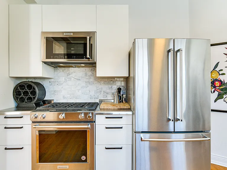 2256 W Grand Ave #3 — Photo 3
