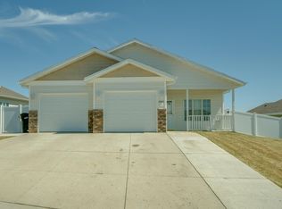 4025 Boulder Ridge Rd, Bismarck, ND 58503