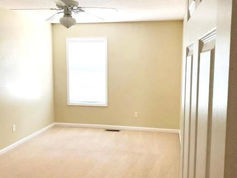 124 N Springview Dr — Photo 12