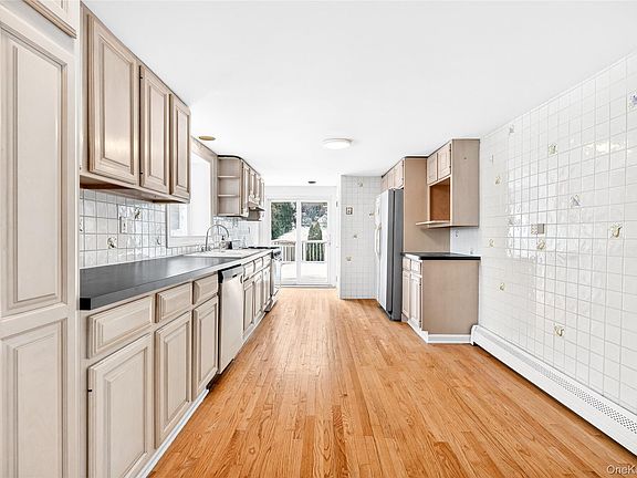 5th image of 24 Old Knollwood Road