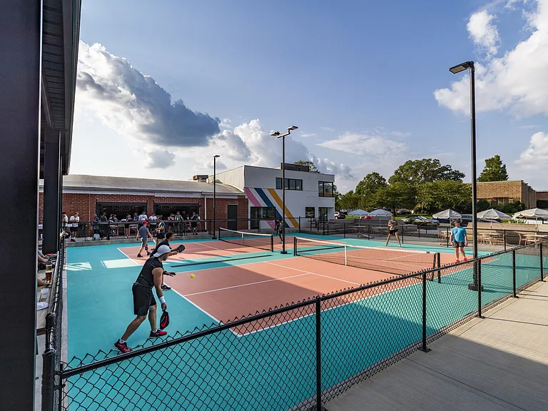 Hit the courts at Charlotte's premier pickleball destination, where fun meets friendly competition. Located just 4 minutes away from Modera LoSo, Rally offers a state-of-the-art facility designed to take your pickleball experience to the next level.