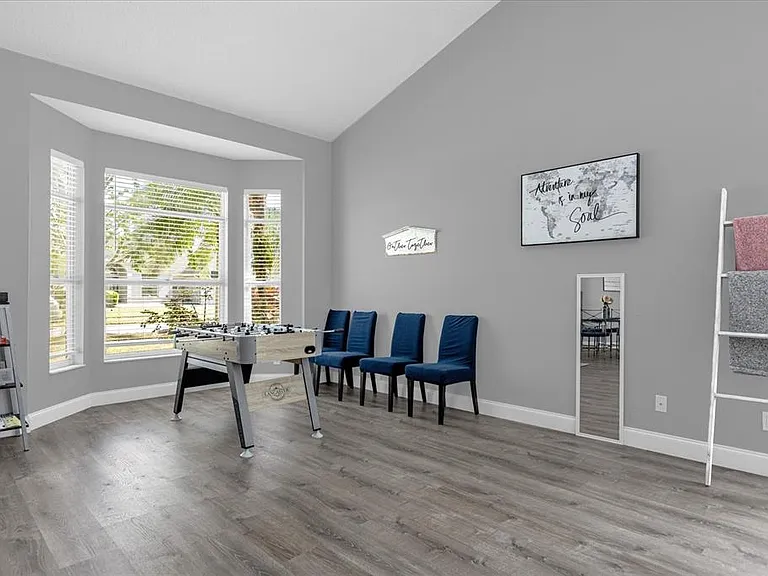 2820 Smithfield Dr — Photo 10