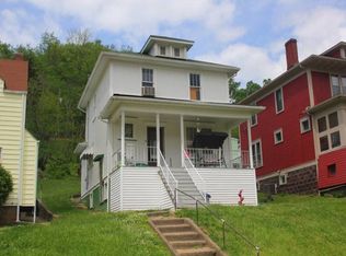 16 Maple St, Bridgeport, OH 43912