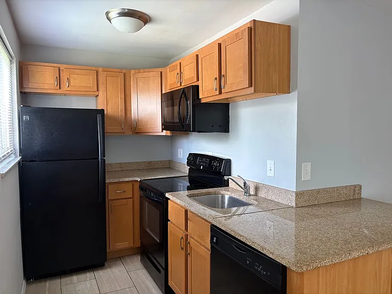 2955 Madison — Photo 1