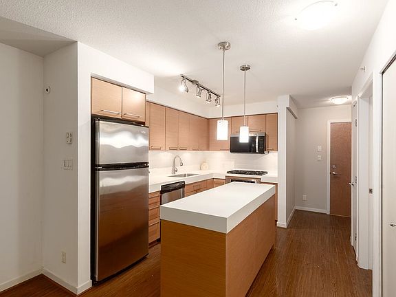 2nd image of 2770 Sophia St #408