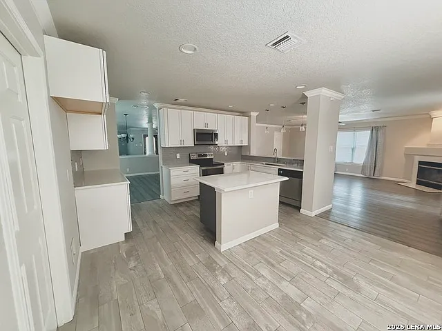 4 bed, 2.5 bath, 3487 sqft, $2,600 — Photo 3