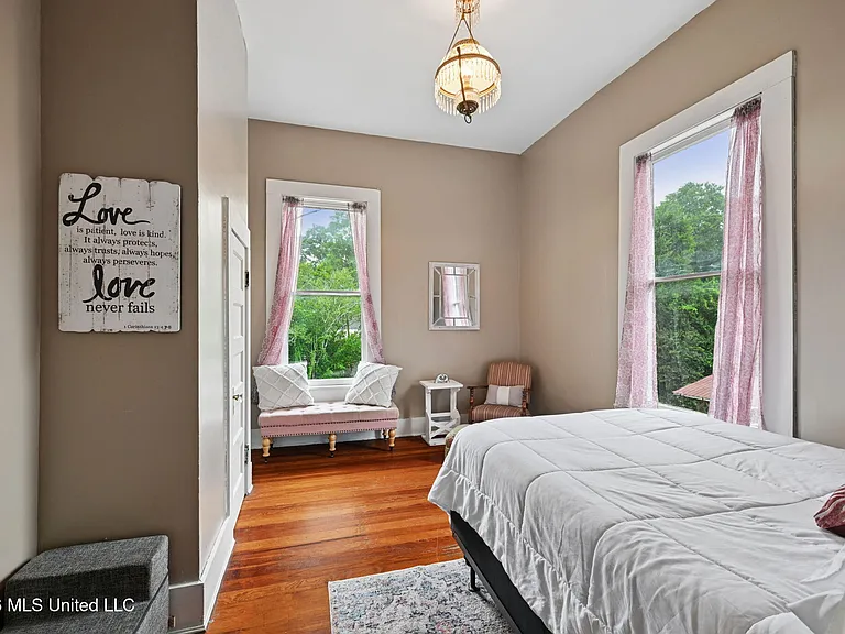 102 W Myrtle St — Photo 24