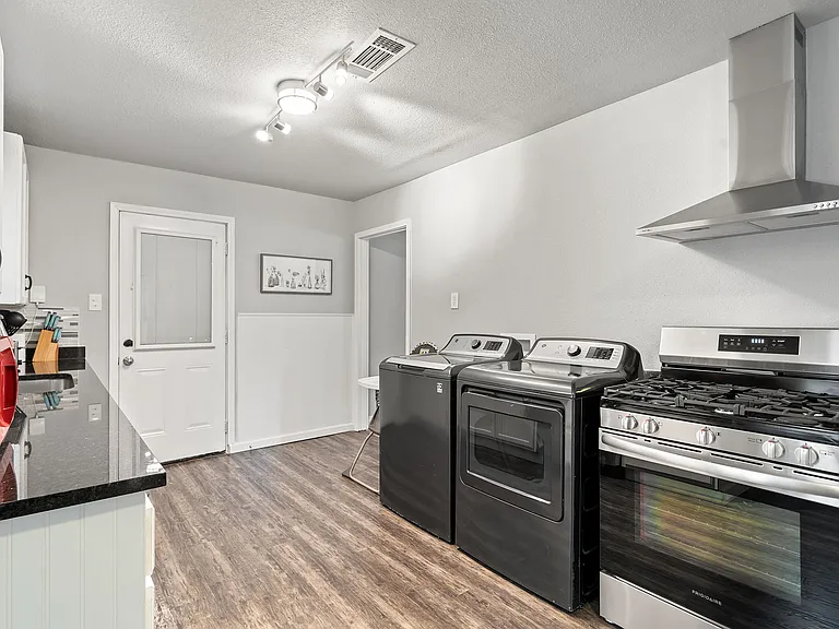 6418 Onyx Dr N — Photo 19