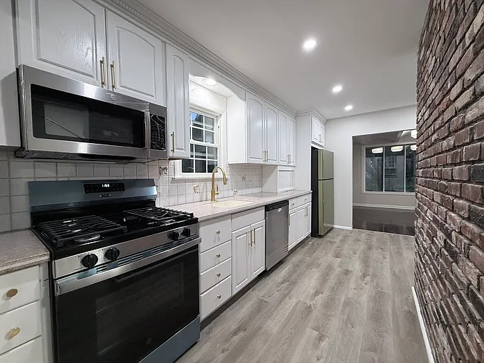 226 S Moore Ave — Photo 7