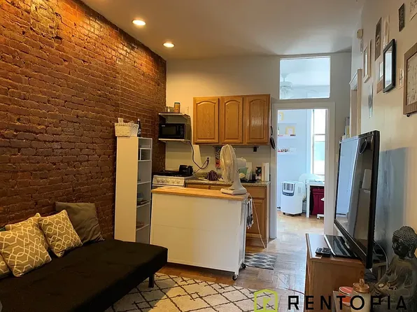 371 South Fourth Street image 1 of 5