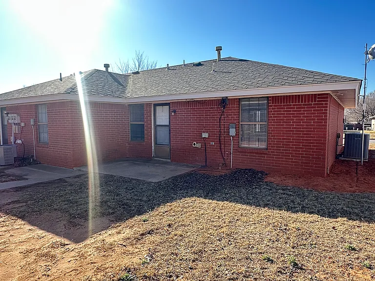 1800 Suzanne Dr — Photo 16