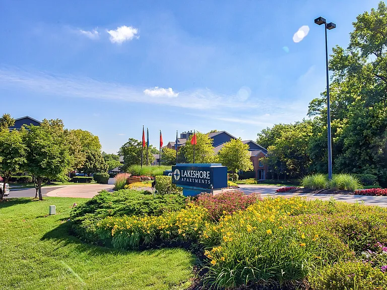 Lakeshore Apartments — Photo 47