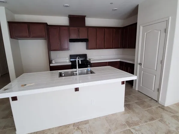 9951 Del Surf Ln, Elk Grove, CA 95757
