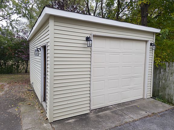 3rd image of 18113 Orleans Dr