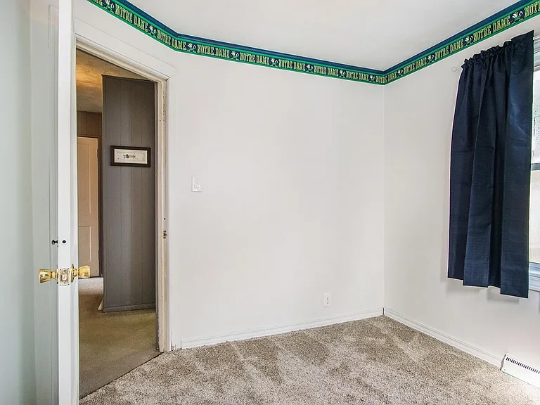 1039 Good Pl — Photo 8