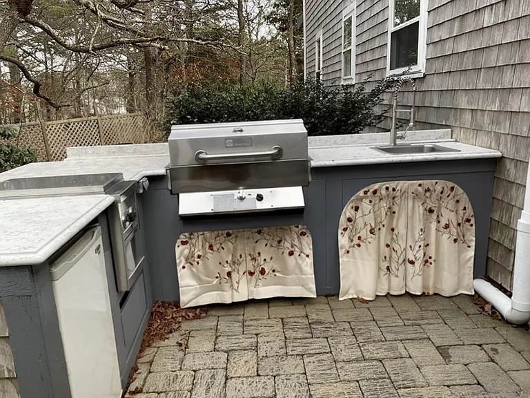 Outdoor kitchen