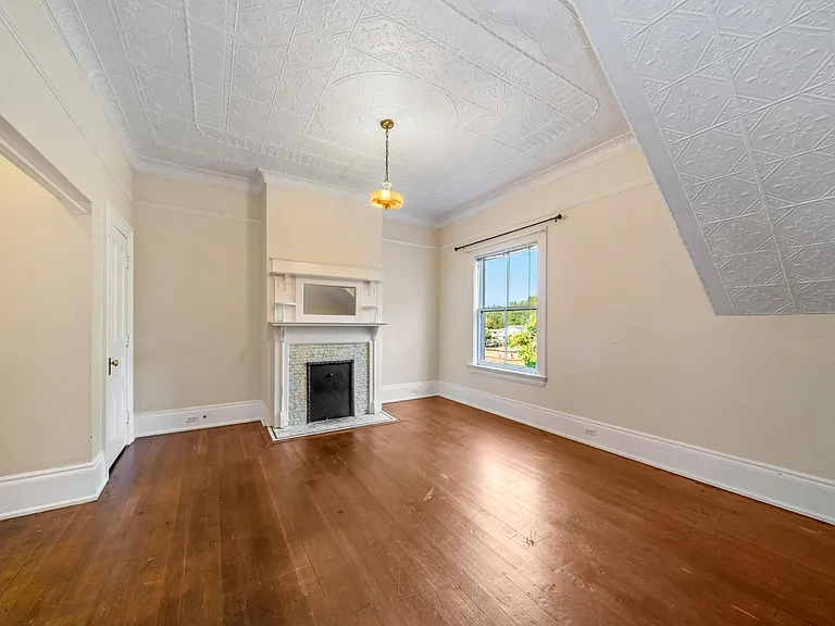 583 Russell Dr — Photo 23