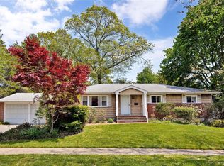 4 Frankie Ln, Old Bethpage, NY 11804