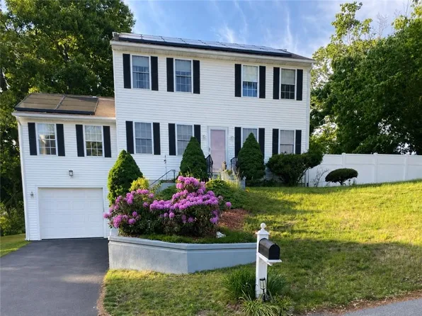 40 Chestnut Grove Ave, Cumberland, RI 02864
