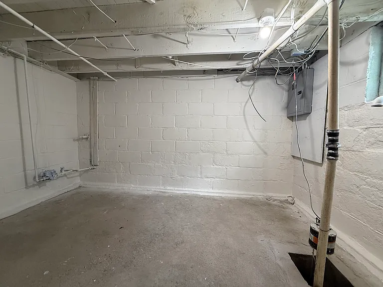 173 Kings Hwy — Photo 18