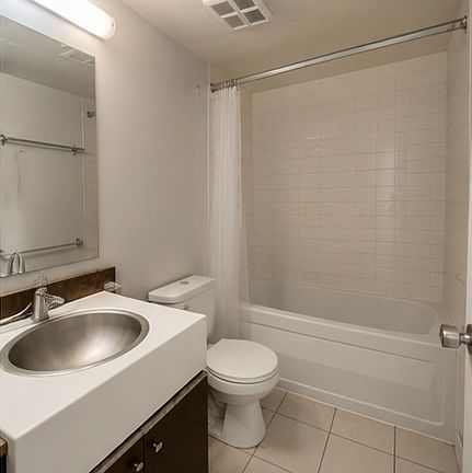 3rd image of 10 Navy Wharf Ct