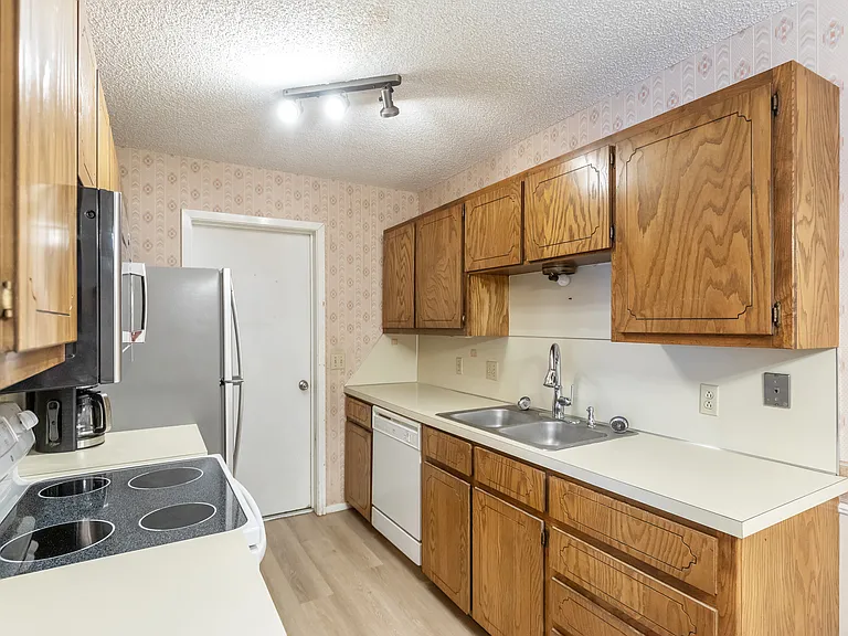4074 Russell Ave — Photo 7