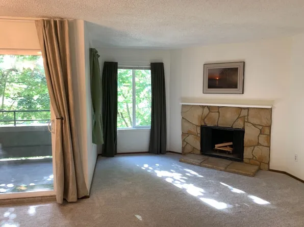 3233 NE 12th St APT 205, Renton, WA 98056