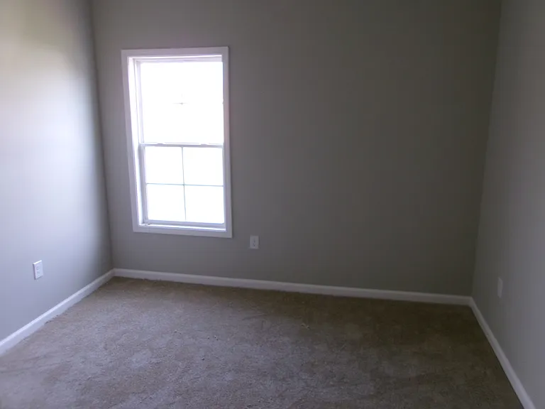 619 Mayes Ln — Photo 5
