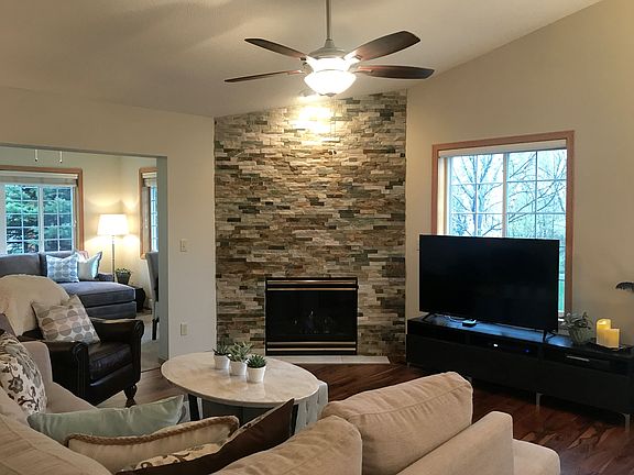 3rd image of 761 Sterling Ct