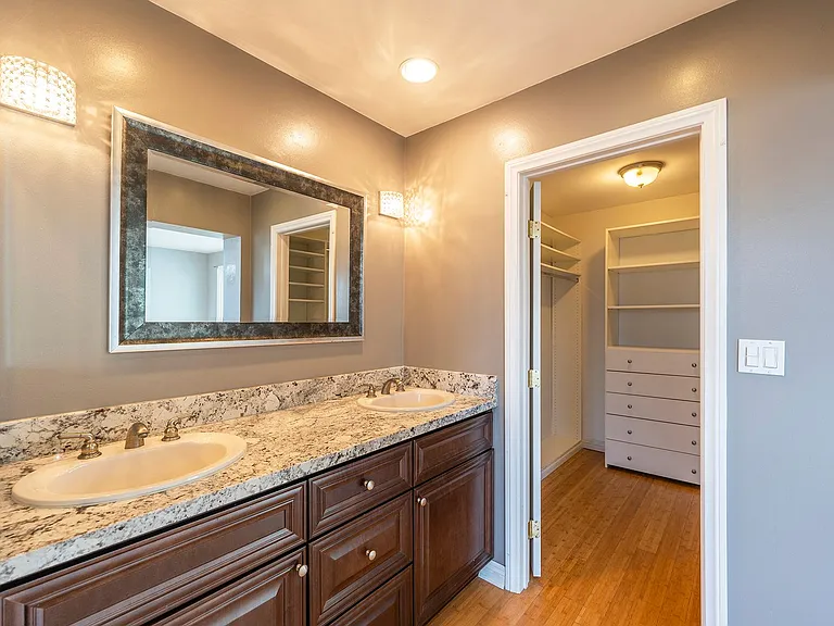 2410 Voorhees Ave #5 — Photo 21